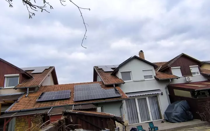 Napelem + tároló rendszer, Szügy