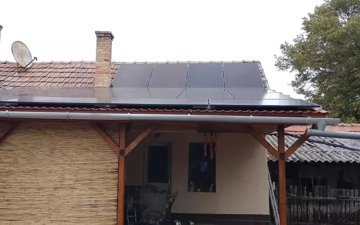 Napelem + tároló rendszer, Újszilvás